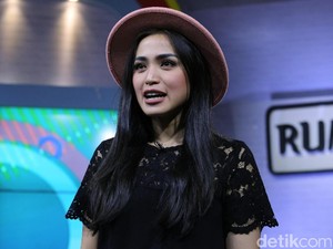 Ini yang akan Dilakukan Jedar kalau Satu Mobil dengan Fans Ayu Ting Ting