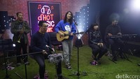 Setelahnya, Laki-laki Pemalu pun jadi penutup penampilan merekaa.