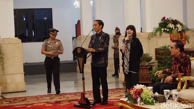 Jokowi Bagi-bagi Sepeda ke Raisa dan Musisi Indonesia di Istana
