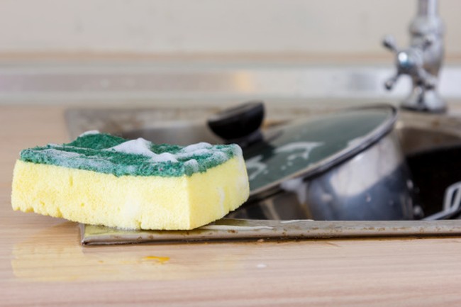 8 Cara Agar Cuci Piring Lebih Mudah dan Menyenangkan (1)