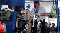 Barang haram tersebut dimusnahkan dengan cara dimasukan ke dalam oven.