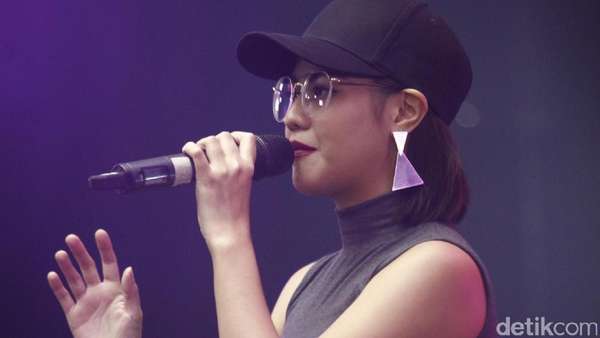 Galau Ria bersama Mytha Lestari Galau Ria bersama Mytha Lestari