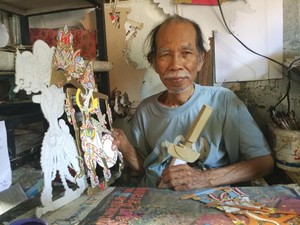 Pemesan Wayang Karton Mbah Tertib Datang dari Solo hingga Ceko
