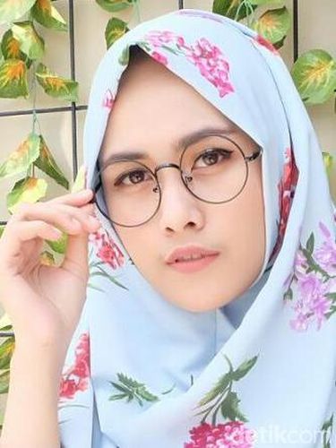  Foto Berbagai Gaya Peserta Sunsilk Hijab Hunt Pakai Kacamata 