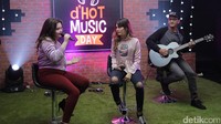 JB & Petty saat di acara dHOT Music Day di detikcom, Warung Buncit, jakarta Selatan pada Kamis (9/3/2017).