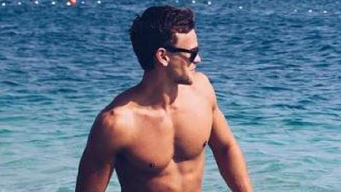 Cari Teman Jalan di Facebook, Traveler Ganteng Ini Mendadak Viral