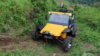 Hewan reptil yang masih ada di Indonesia, komodo, menjadi nama mobil juga. Ialah produsen mobil nasional yang berbasis di Cimahi yang menggunakan nama hewan itu untuk merek mobilnya. Merek mobil nasional itu adalah Fin Komodo yang kebanyakan dipakai untuk area offroad (bukan jalan raya). Foto: Rangga Rahadiansyah