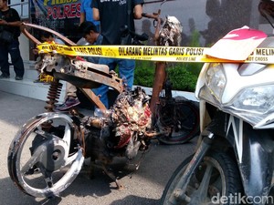 Tepergok Mencuri, Motor Dua Wanita di Karawang Ini Dibakar Massa