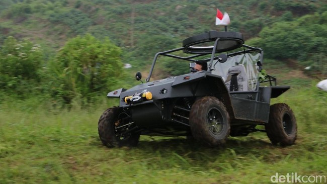 Melibas Medan Berat dengan Nyaman di Atas Mobnas Fin Komodo