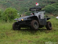 Melibas Medan Berat dengan Nyaman di Atas Mobnas Fin Komodo