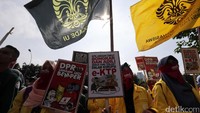 Mereka berasal dari sejumlah kampus.