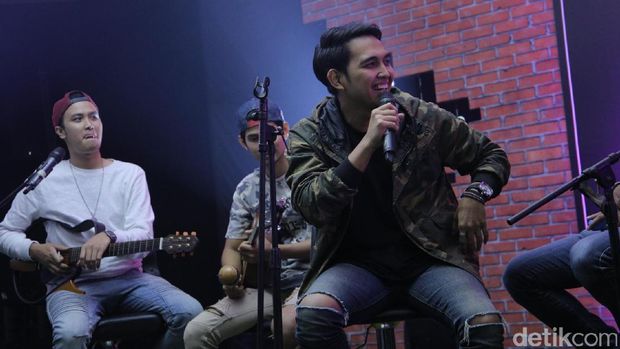 Makna Ganda 'Dalam Dua Kisah' Lyla