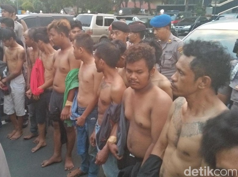 Polisi Tetapkan 14 Tersangka Perusakan Mobil di Karawaci Polisi Tetapkan 14 Tersangka Perusakan Mobil di Karawaci