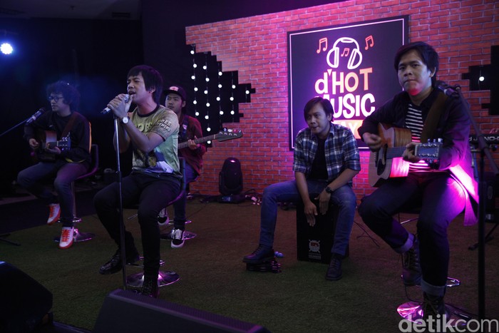DMasiv saat tampil di acara dHOT Music Day.
