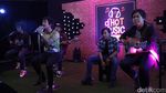 Nyanyi Bareng DMasiv di dHOT Music Day Yuk!