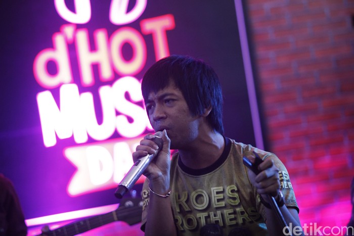 DMasiv saat tampil di acara dHOT Music Day.