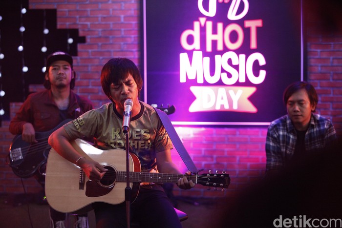 DMasiv saat tampil di acara dHOT Music Day.