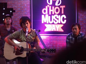 Lirik dan Chord Saat Terbaikku oleh dMasiv