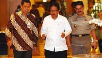 Menteri Agraria dan Tata Ruang (ATR) Sofyan Djalil (tengah) menghadiri pembukaan Focus Group Discussion (FGD) di Jakarta, Kamis (9/3/2017).