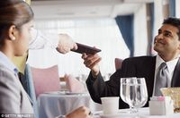 Di Depan Pria Tampan, Wanita Pilih Makanan Lebih Sehat