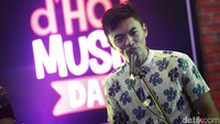 Single pertama mereka Mantan Kekasih menjadi penutup penampilan mereka.