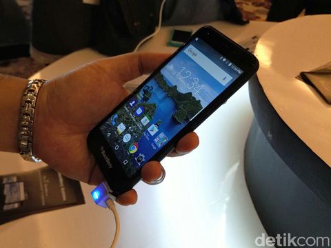 BlackBerry Aurora Meluncur, Menkominfo: bak CLBK