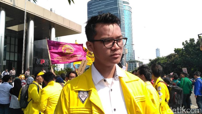 Massa Datangi Gedung KPK, Minta Usut Korupsi e-KTP