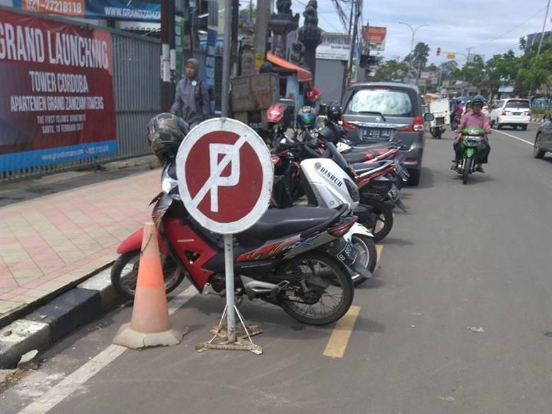 Foto: Kondisi trotoar di Depok (Dok Istimewa) Foto: Kondisi trotoar di Depok (Dok Istimewa)