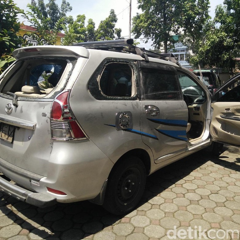 Angkutan Umum Minta Maaf Soal Perusakan Mobil  Avanza  di 