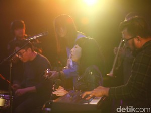 Pandai Besi dan Cerita Tentang Lagu Rintik