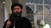 Tidak banyak dokumentasi soal Al-Baghdadi yang beredar. Foto ini diambil di Mosul, Irak tahun 2014 lalu saat Al-Baghdadi mengumumkan pembentukan kekhalifahan ISIS. Foto: AFP