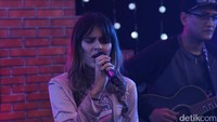Lagu dari Adele, All I Ask juga turut dibawakan oleh mereka.