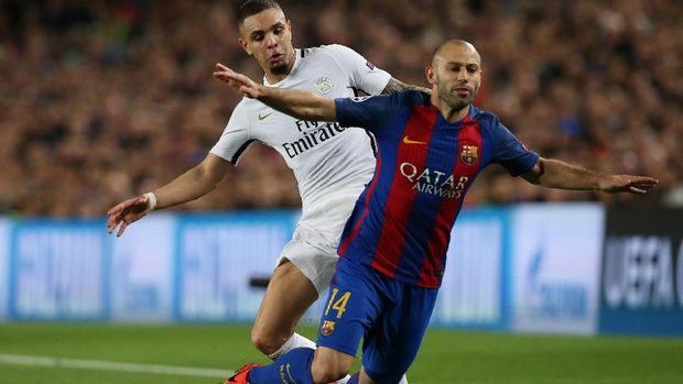 Javier Mascherano menjelma jadi bek tangguh di Barcelona.