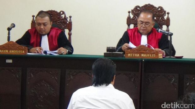 Ajukan Eksepsi, Dimas Kanjeng Minta Hakim Batalkan Dakwaan