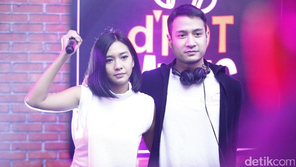 Penampilan Midnight Quickie yang Bebas Lepas Penampilan Midnight Quickie yang Bebas Lepas