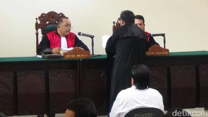 Ajukan Eksepsi, Dimas Kanjeng Minta Hakim Batalkan Dakwaan