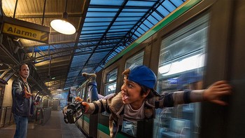 Kemudian untuk modelnya, Adrian memilih anaknya dan dirinya untuk menjadi orang yang berada di dalam foto tersebut. (Foto: Adrian Sommeling)