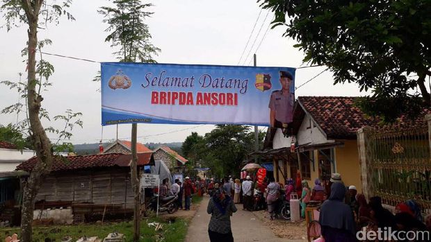 Kisah Ansori, Polisi yang Diarak Naik Kuda Bak Raja