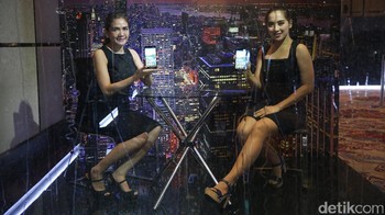 Aurora telah didukung kamera utama 13 MP dan kamera depan 8 MP. Ponsel ini mampu menjalankan dual micro SIMcard. Foto: Ari Saputra