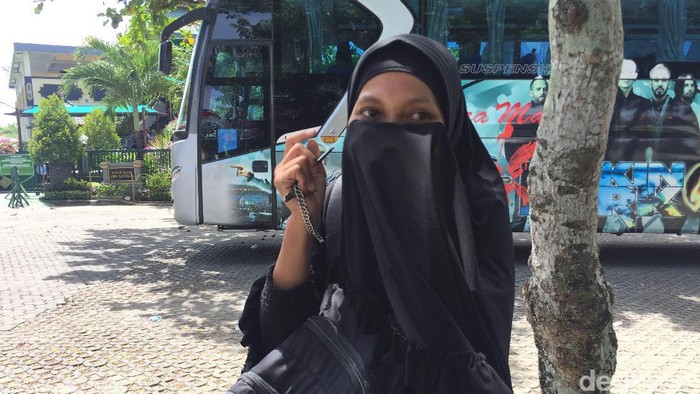 Anna Rela ke Bali demi Beri Batik ke Rombongan Raja Salman
