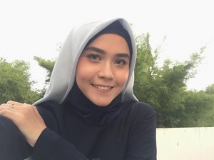 Foto: Ini Alla, Wanita Berhijab Indonesia di Video Klip Rapper Kanada