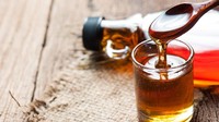Sirup maple biasa jadi siraman topping pancake. Rasa manis alaminya bisa Anda gunakan untuk pemanis kopi. Foto: Getty Images