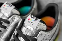 Nike Buat Sneakers Khusus Untuk Elton John Terinspirasi Lampu Disko