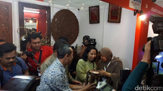 Menteri BUMN Rini Soemarno di Telkom Craft