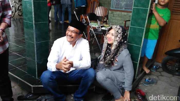 Besuk KH Hasyim Muzadi, Djarot Bawa Pesan Megawati