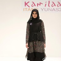 Koleksi Kamilaa by Itang Yunasz yang mengangkat tema Belanga Wastra di Pusat Grosir Blok B Tanah Abang. Jakarta. [Foto: Mohammad Abduh/Wolipop]