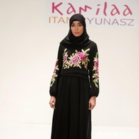 Koleksi Kamilaa by Itang Yunasz yang mengangkat tema Belanga Wastra di Pusat Grosir Blok B Tanah Abang. Jakarta. [Foto: Mohammad Abduh/Wolipop]