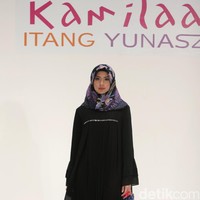 Koleksi Kamilaa by Itang Yunasz yang mengangkat tema Belanga Wastra di Pusat Grosir Blok B Tanah Abang. Jakarta. [Foto: Mohammad Abduh/Wolipop]