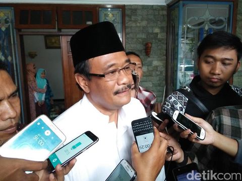 Djarot menemui KH Hasyim Muzadi di Malang.