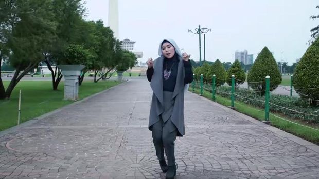 Ada Hijabers Indonesia di Video Klip Penyanyi Kanada Ini, Siapa Dia?